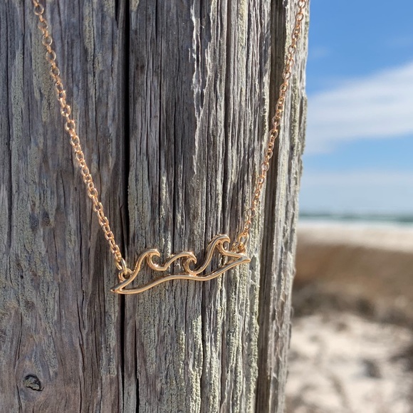 Ocean Wave Necklace Gold Tone Beach Boho Style - Picture 4 of 7